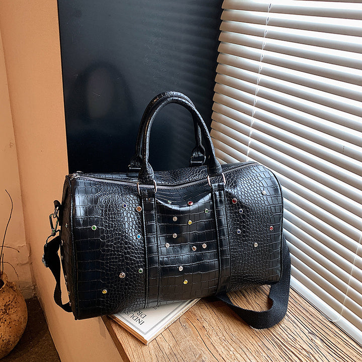 Fashionable travel bag with structured surface and versatile interior Stornfield