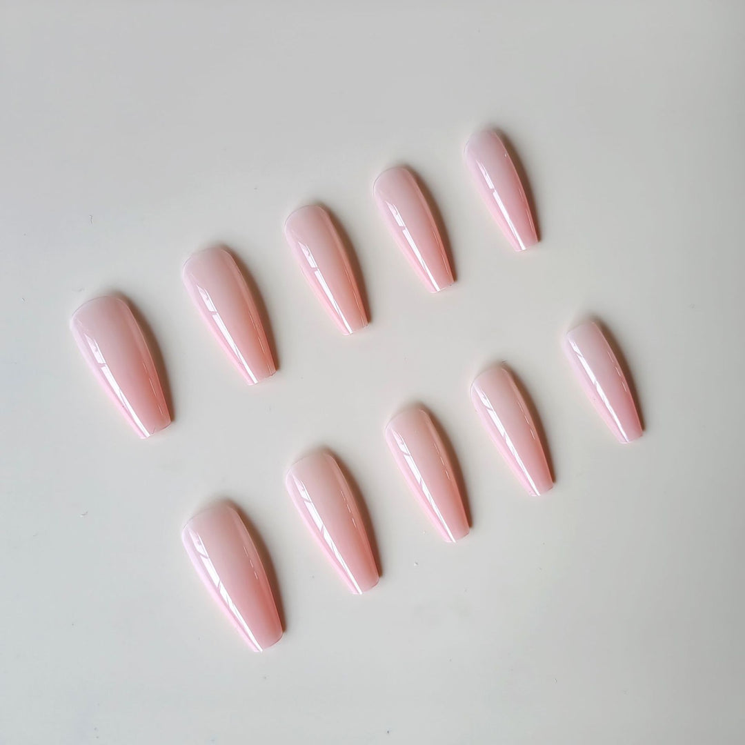Art nails with elegant high-gloss finish Stornfield
