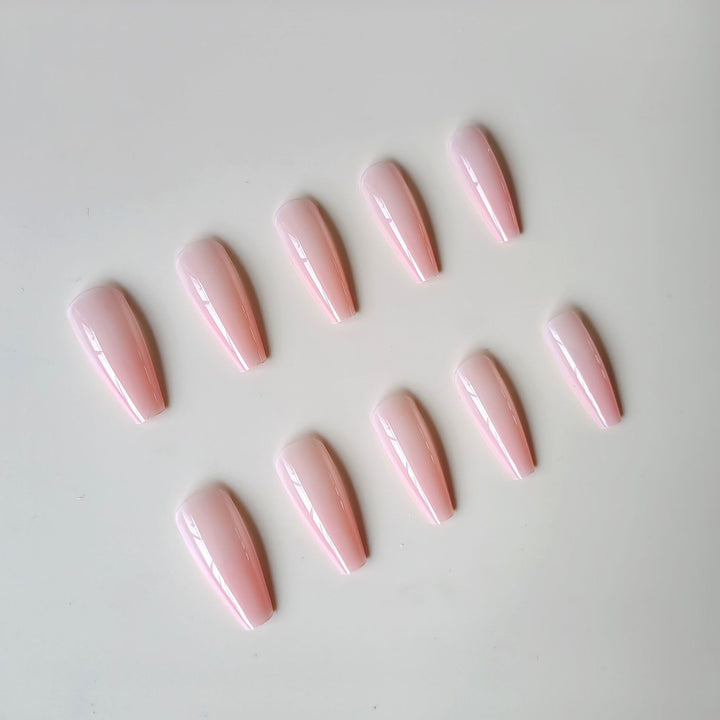 Art nails with elegant high-gloss finish Stornfield