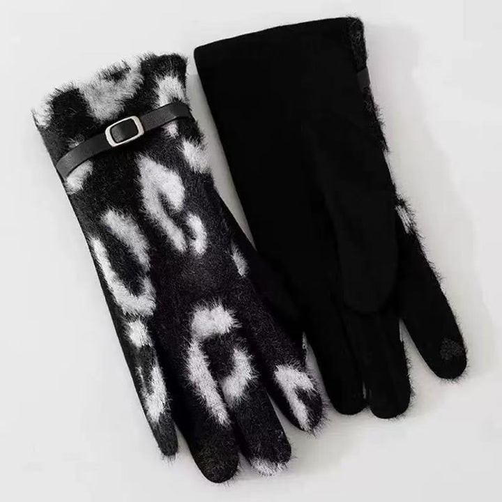 Elegant Leopard Print Touchscreen Gloves Stornfield