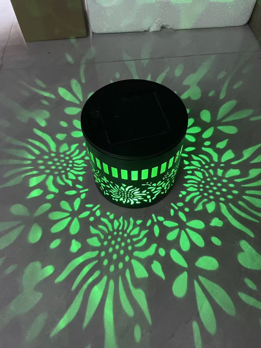 Solar Projection Garden Light With Decorative Floral Pattern And Dusk-To-Dawn Sensor Stornfield