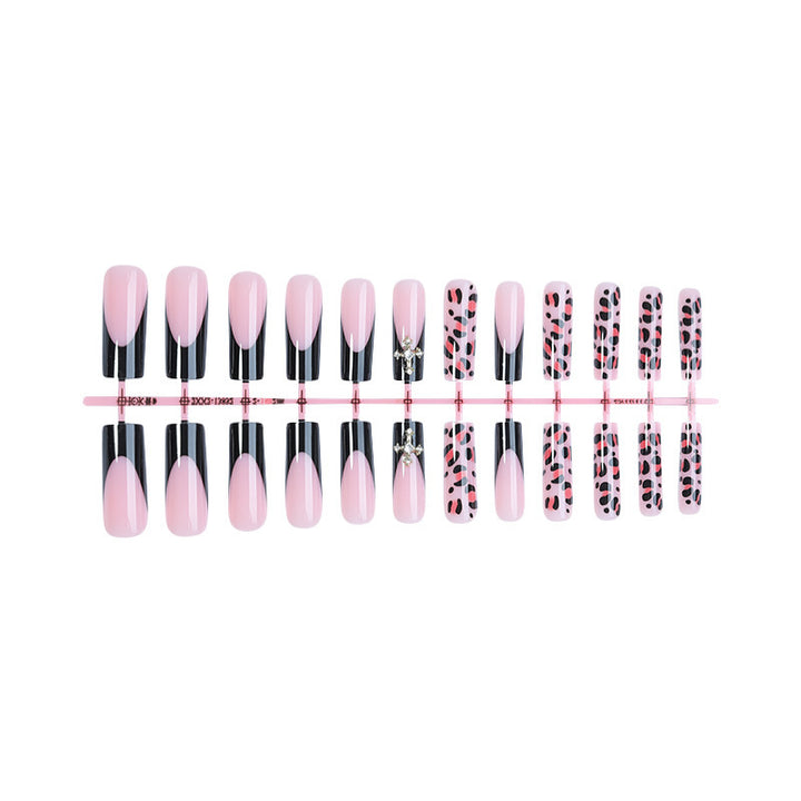 Artificial nail set with aesthetic accents and elegant designs Stornfield