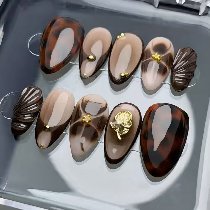 Artificial nails with elegant designs Stornfield