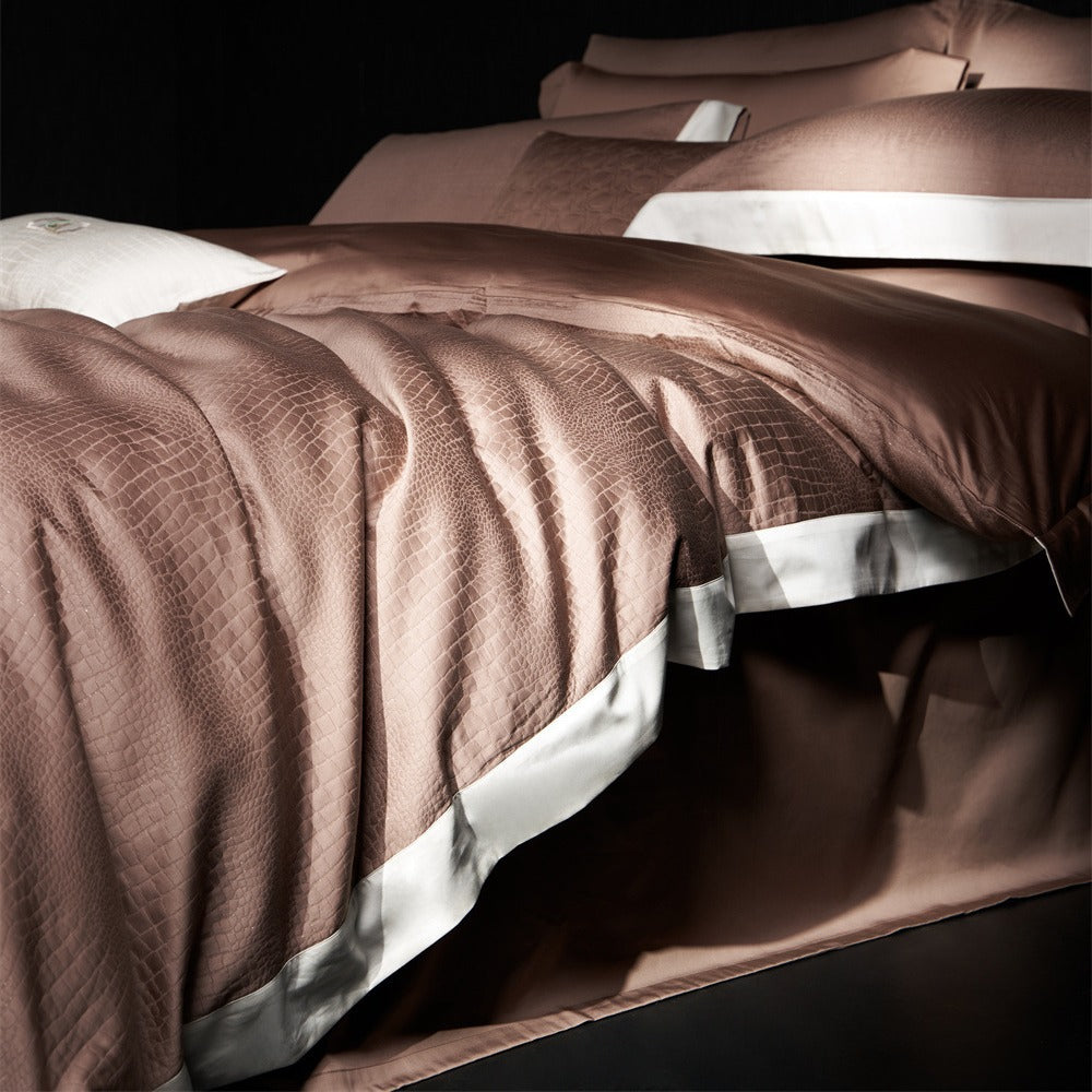 Satin bed linen set with reversible function, extra soft shine and contrasting trim