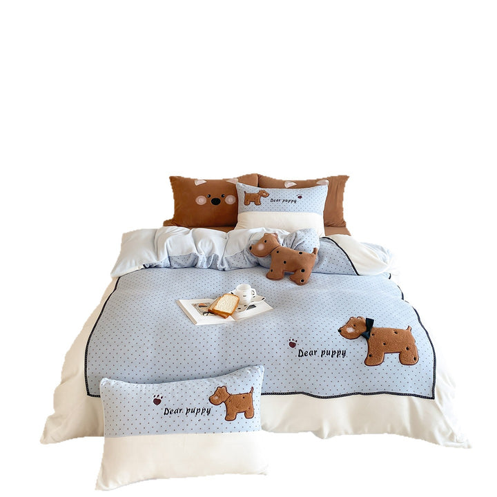 Children's bedding set with quilted reversible cover and appliquéd dog motif