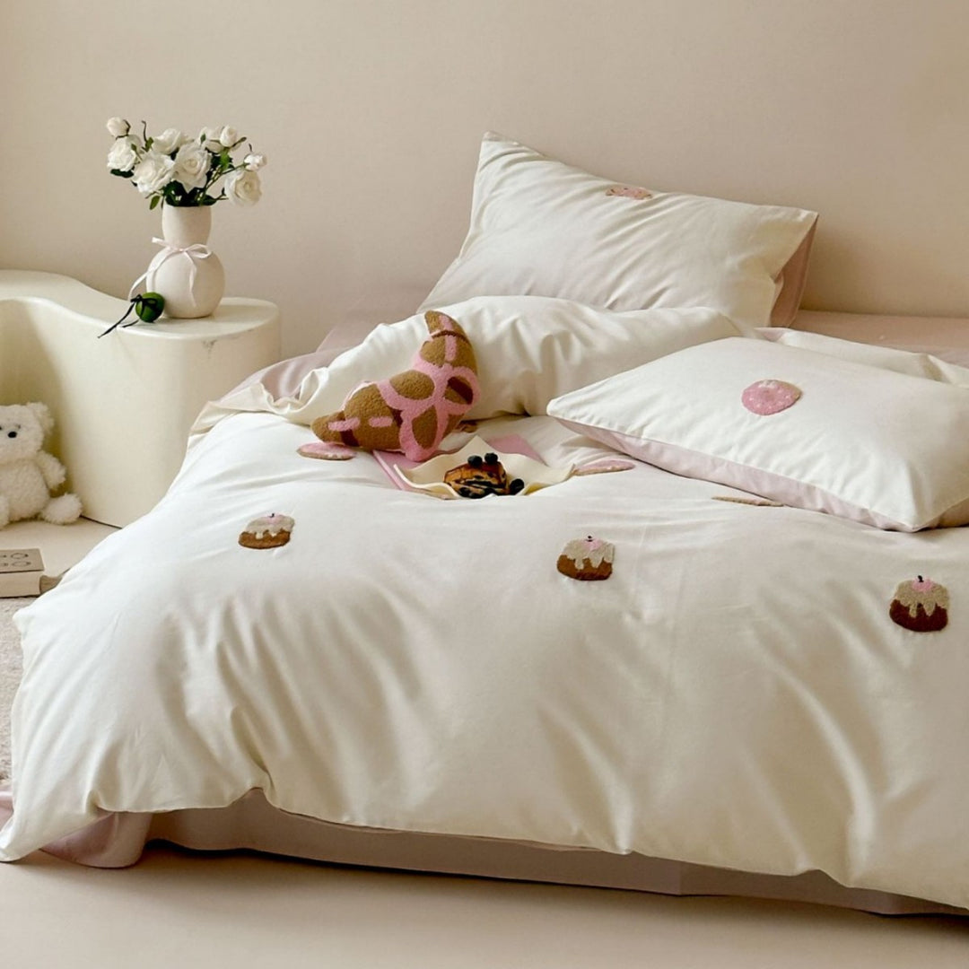 Cotton satin bed linen set with embroidered mini tartlet appliqués
