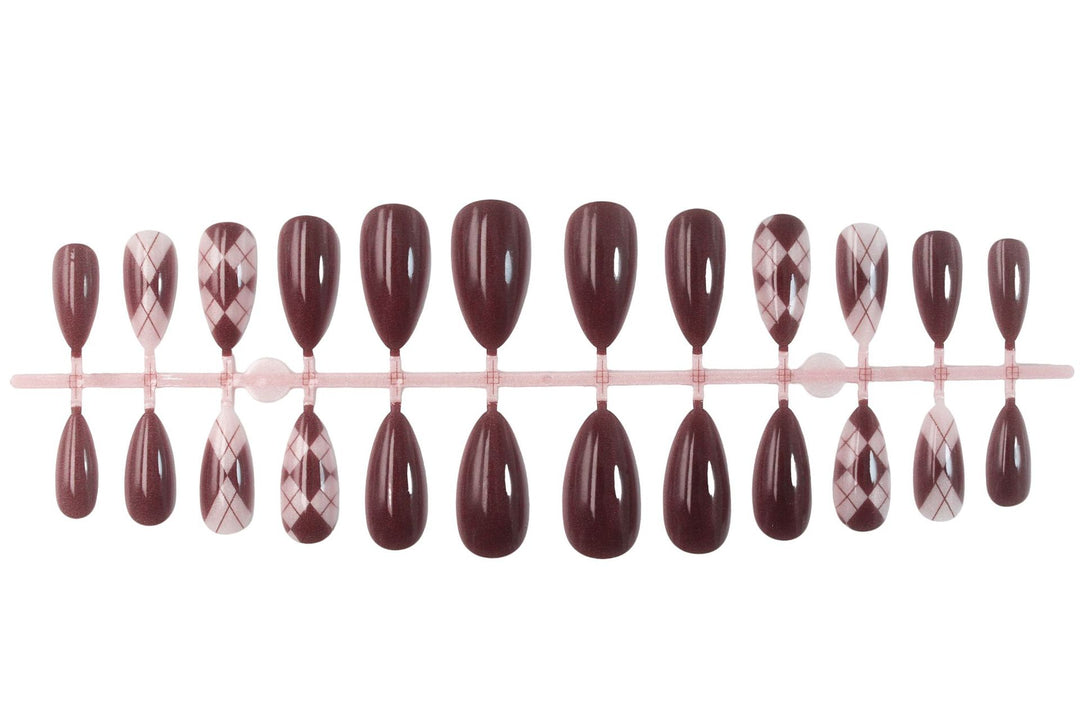 Artificial nail set with stylish geometric and elegant accents Stornfield