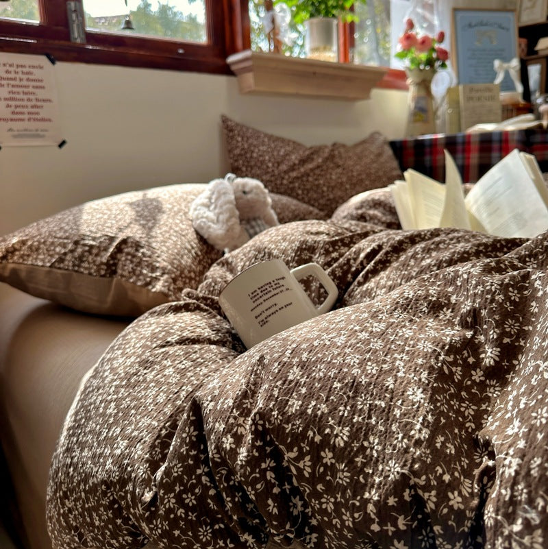 Floral Patterned Quilted Bedding Set