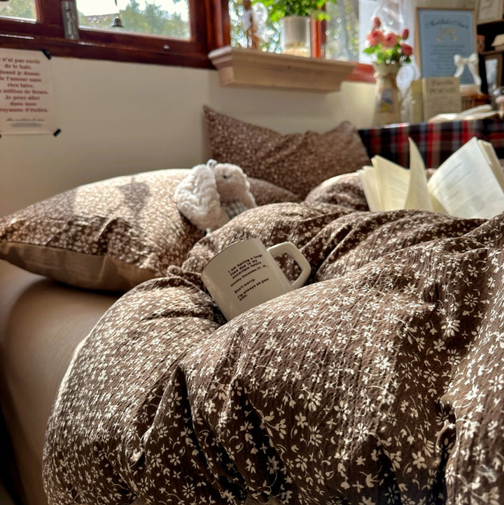 Floral Patterned Quilted Bedding Set