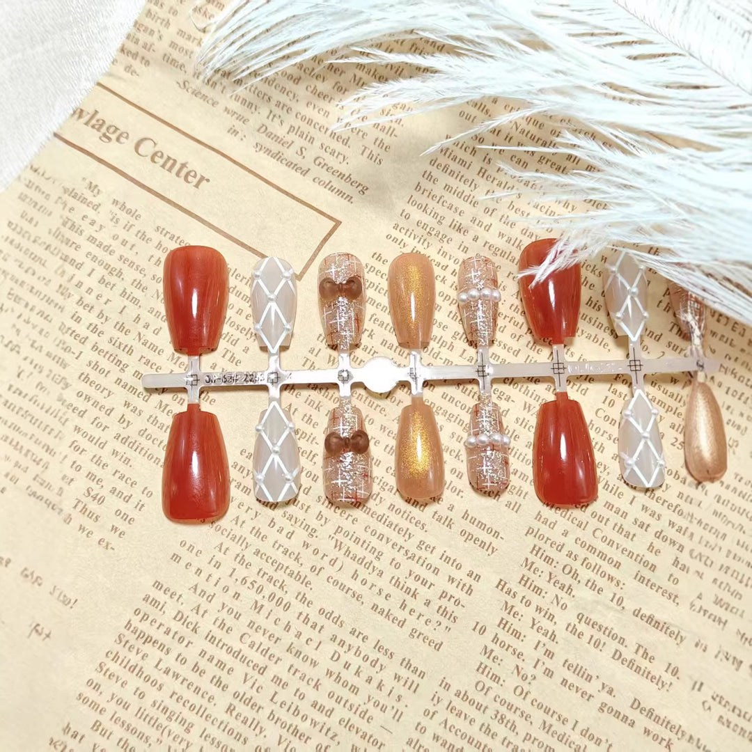 Artificial nails with elegant pearl decorations Stornfield