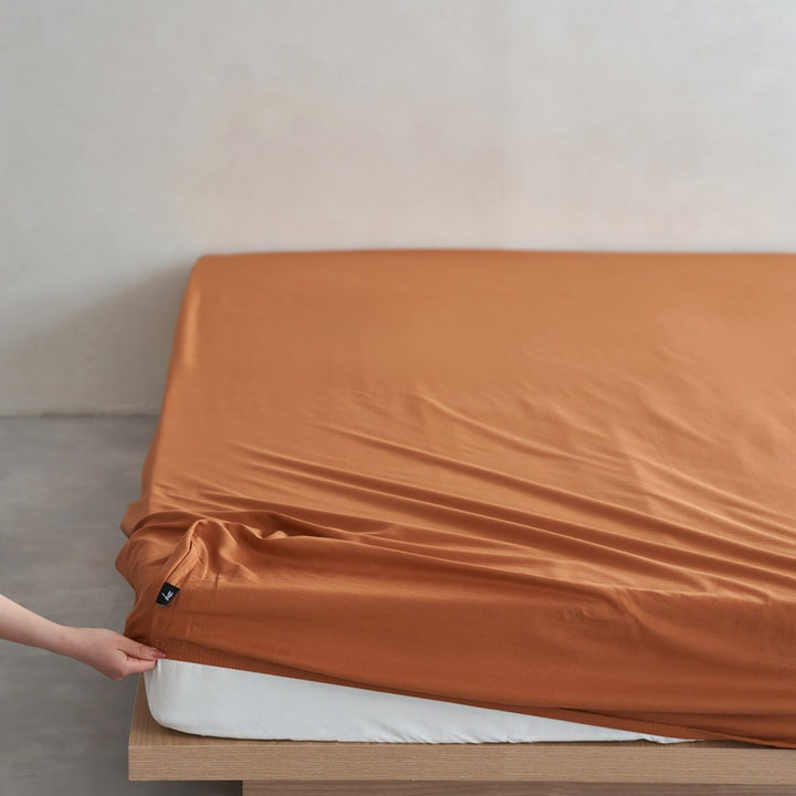 Extra-deep Jersey fitted sheet with elastic all-round rubber and soft single jersey