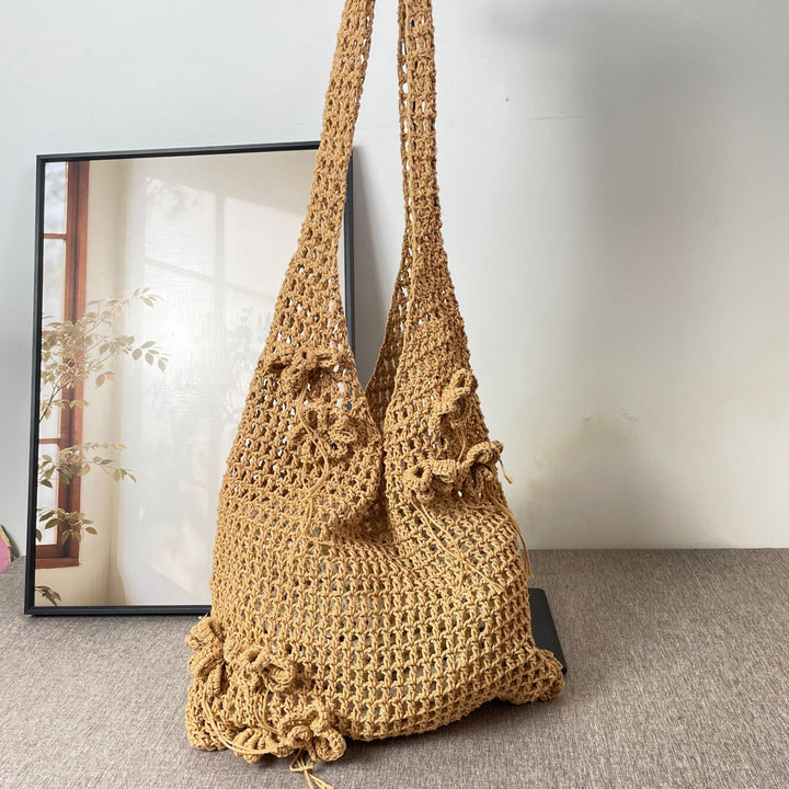 Hand-knotted beach bag with flower details Stornfield