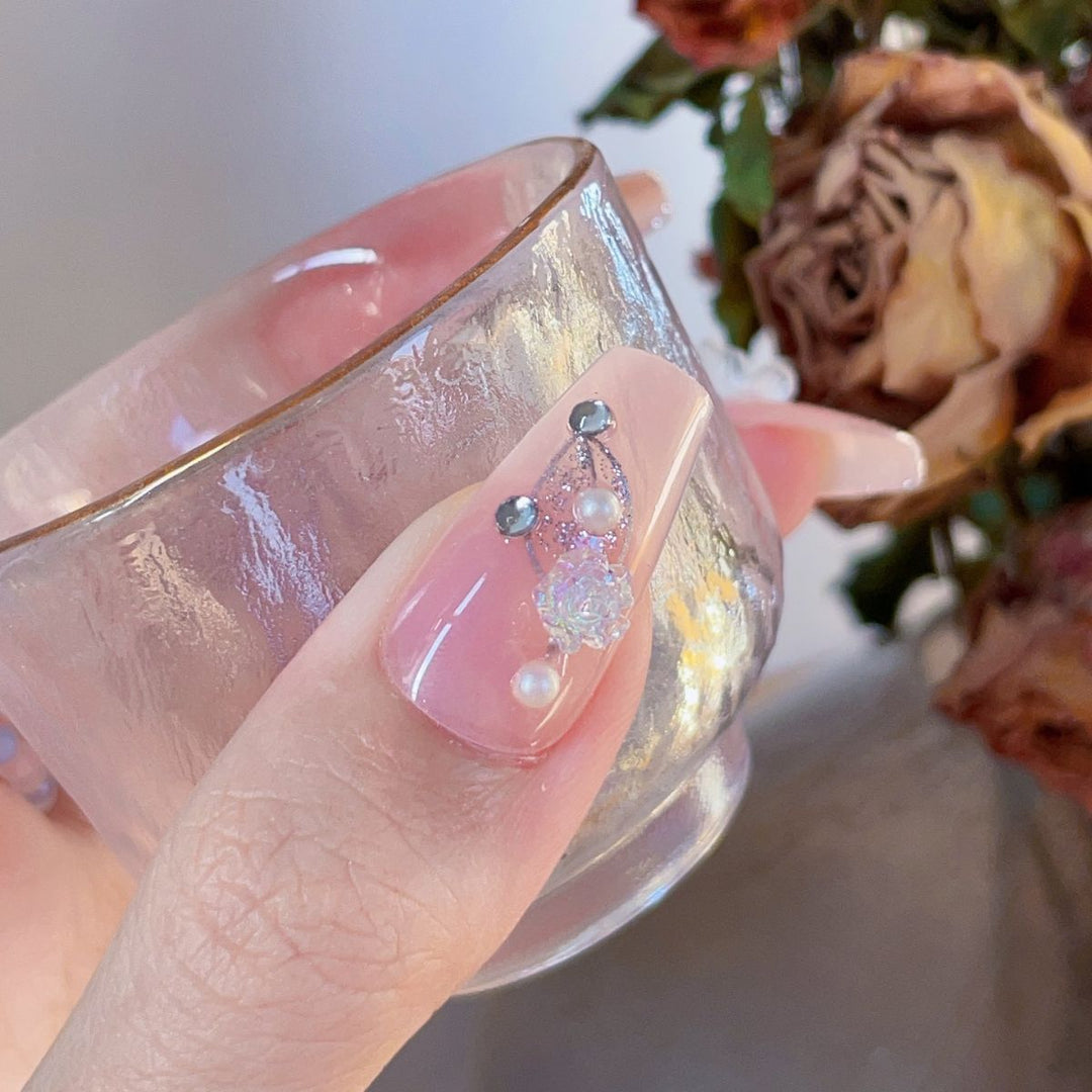 Artificial nails with glamorous pearl and glitter design Stornfield