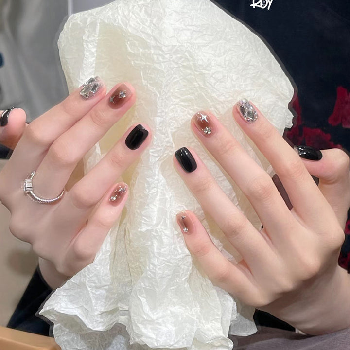 Artistic Press-On Nail Set with Glamorous Metallic Accents Stornfield
