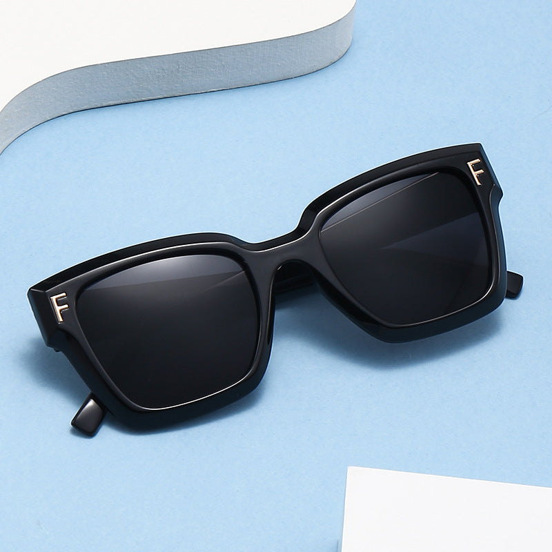 Ladies fashionable square sunglasses with gold details Stornfield
