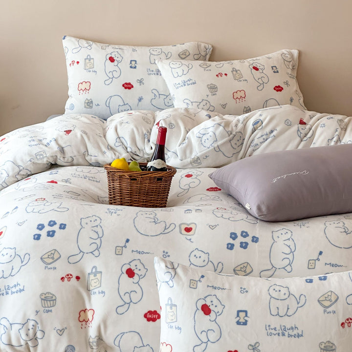 Reversible children's bedding set made of soft microfiber with cute bear and car print