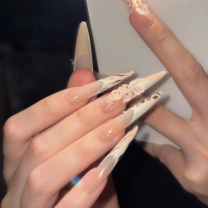 Elegant artificial nails with flower and animal design Stornfield