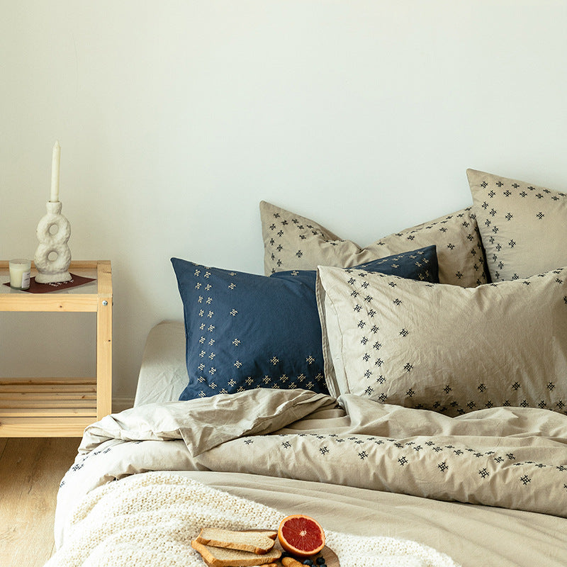 Bedding set made of cotton Renforcé with embroidered floral all-over and reversible function