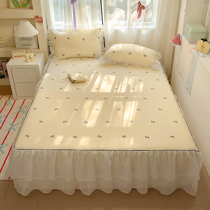 Ruffled Polka Dot Bedspread Set
