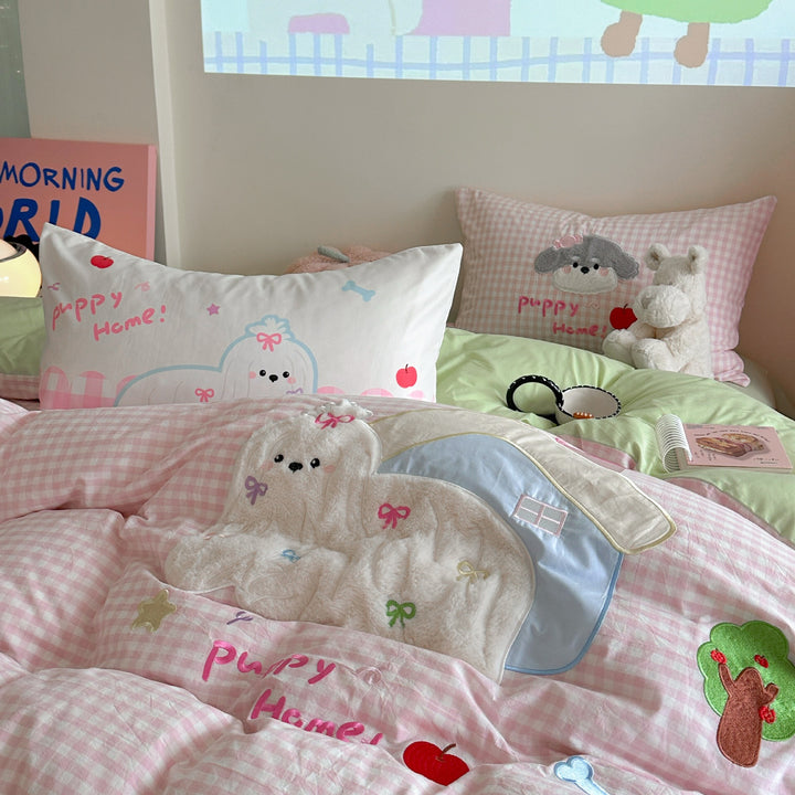 Children's bedding set with quilted plush dog appliqué and vichy check