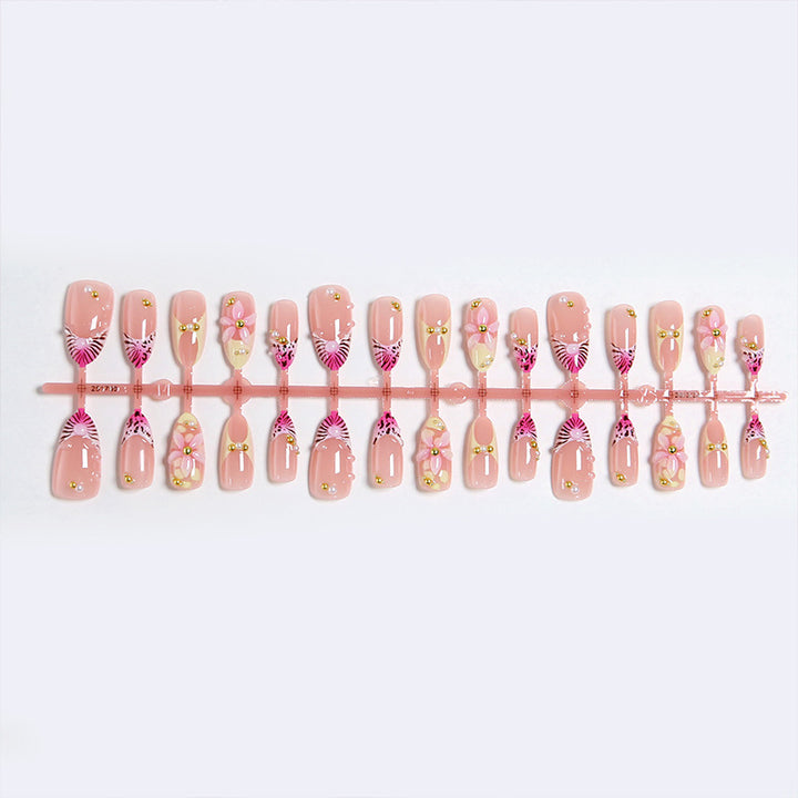 Artful artificial nails with delicate flower patterns Stornfield