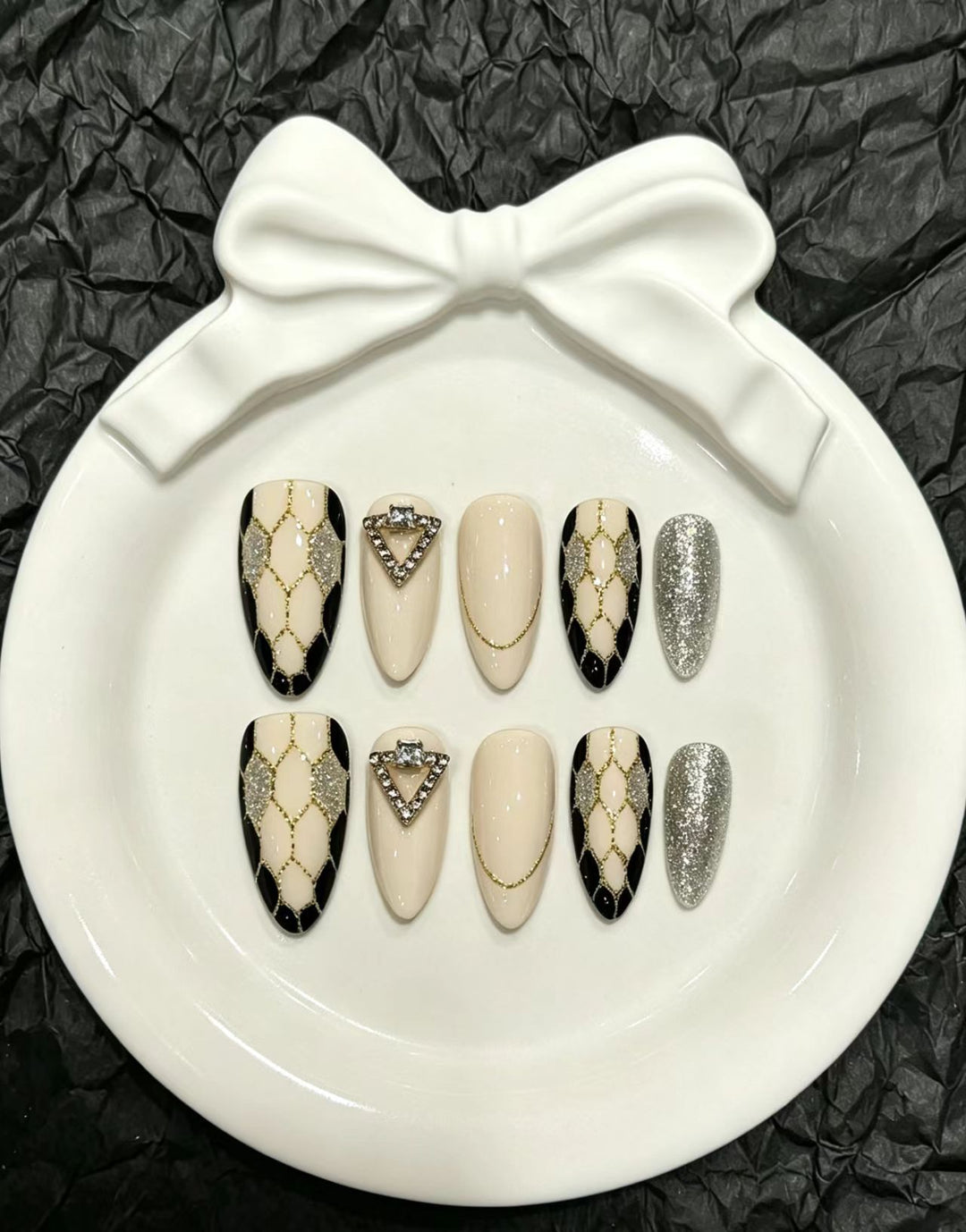 Luxury Press-On Nail Art Set with Decorative Gem Accents