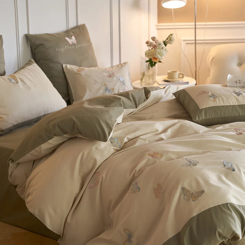 Reversible duvet cover set made of cotton satin with fine butterfly embroidery