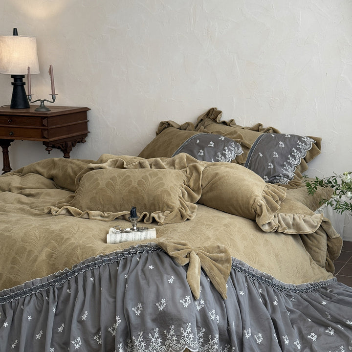Romantic Ruffled Bedding Set with Organza Ruffle and Floral Jacquard Weaving