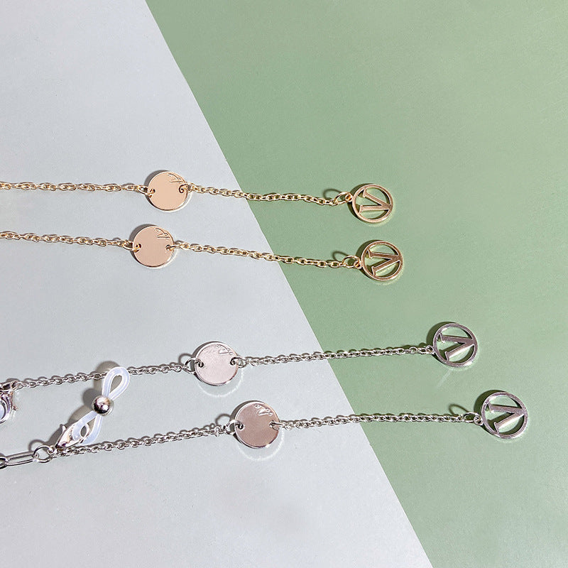 Stylish jewelry necklace with modern pendants Stornfield