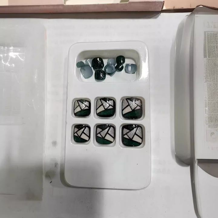 Geometric Design Press-On Nail Set Stornfield