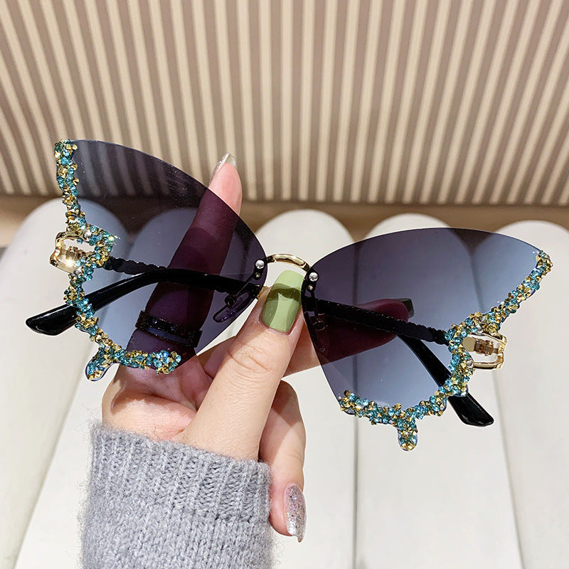 Ladies extravagant Cat-Eye sunglasses with dazzling rhinestone embellishments Stornfield