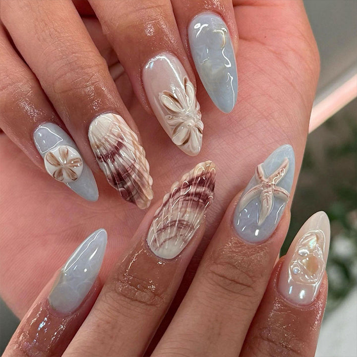 Artificial nails with maritime shell motifs Stornfield