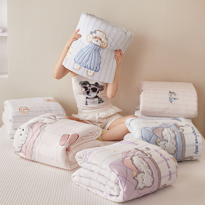 Quilted bedding and throw set with appliquéd plush puppy made of cotton muslin