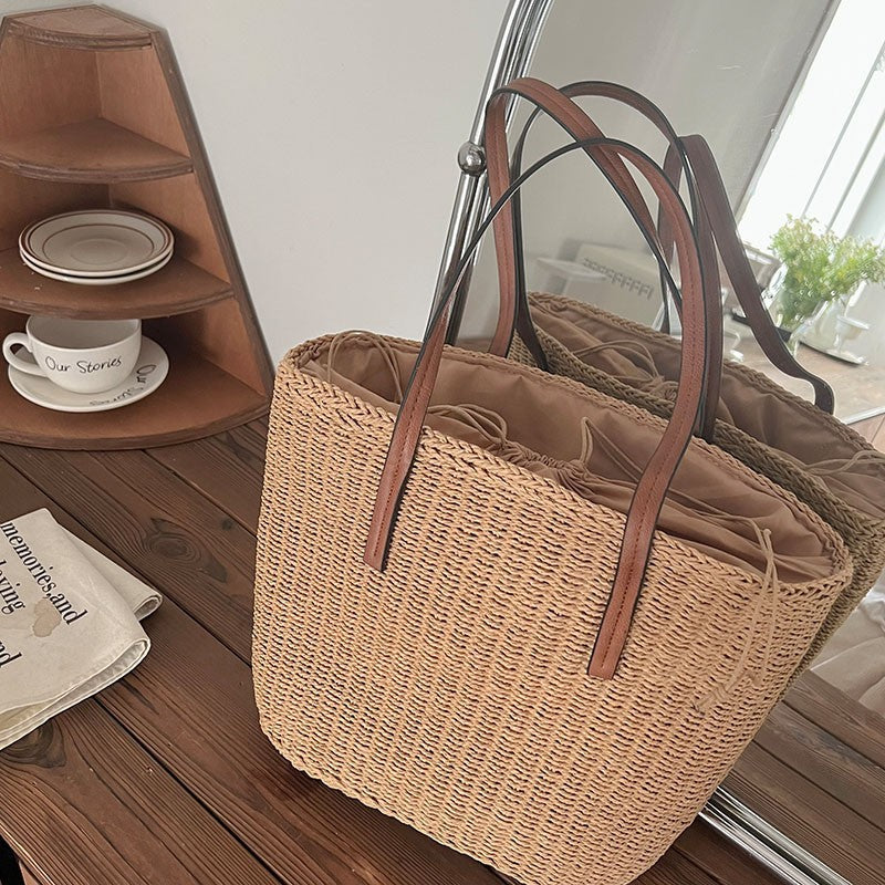 Spacious straw bag with sustainable leather handles Stornfield