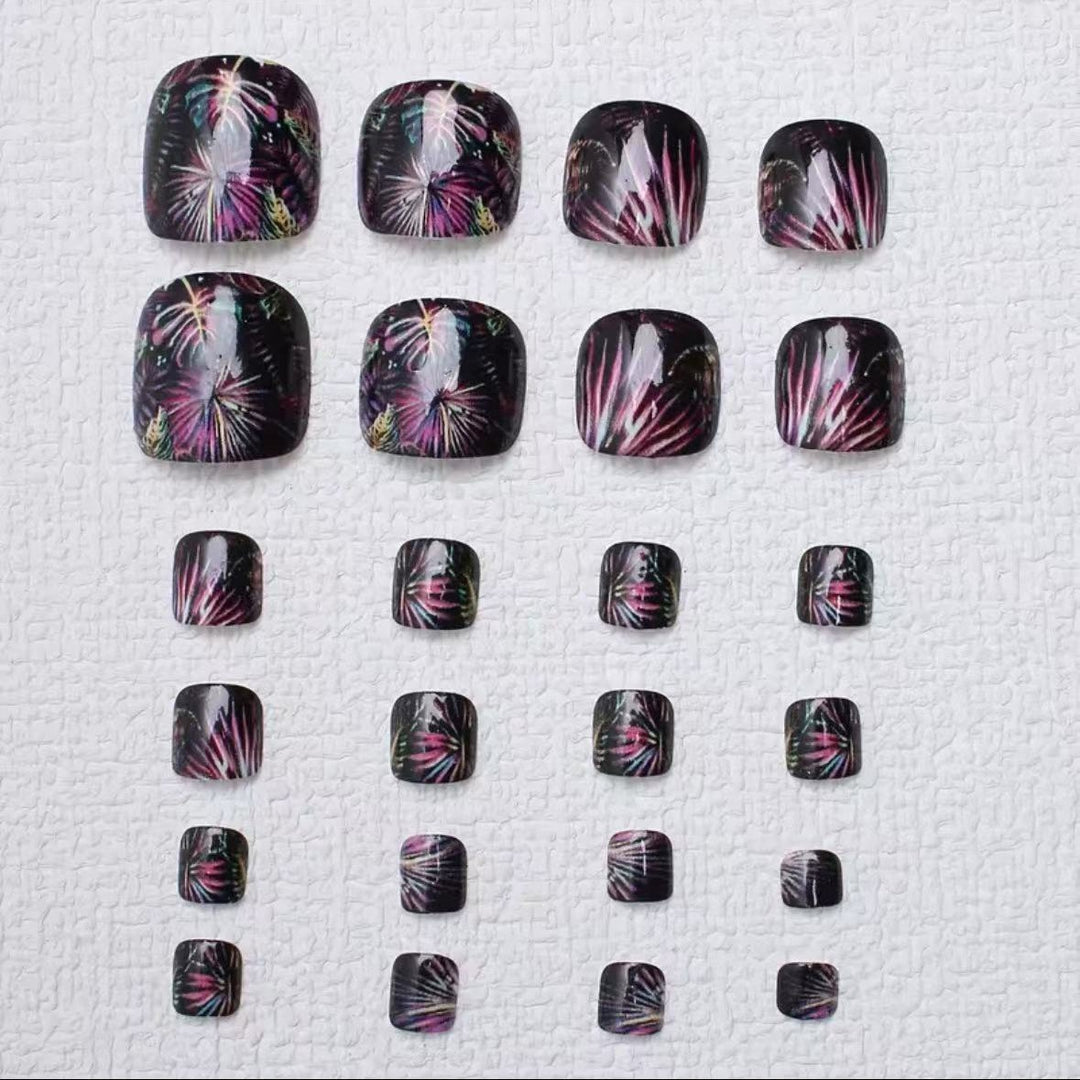 Nail art set with creative floral design Stornfield