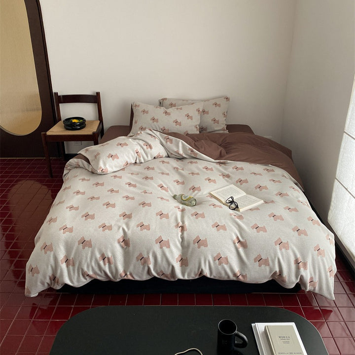 Bedding set made of cotton percale with delicate cherry motif and reversible easy care