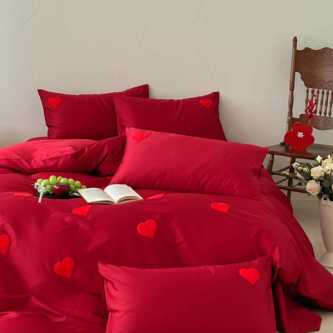 Cotton satin bedding set with appliquéd heart appliqués and extra soft touch