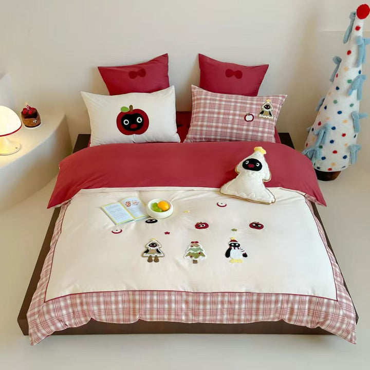 Children's bedding set with appliquéd winter figures and checkered ruffle