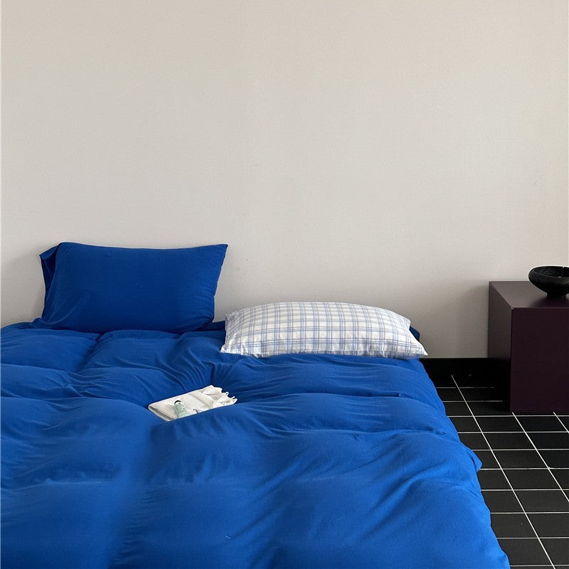 Minimalist Mako satin bedding set with extra-soft surface and easy-care weaving