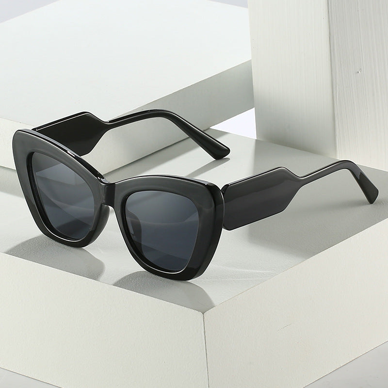 Fashion-Forward Geometric Frame Sunglasses Stornfield