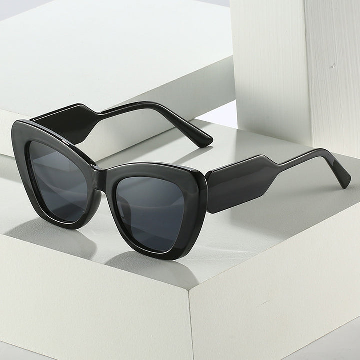 Fashion-Forward Geometric Frame Sunglasses Stornfield