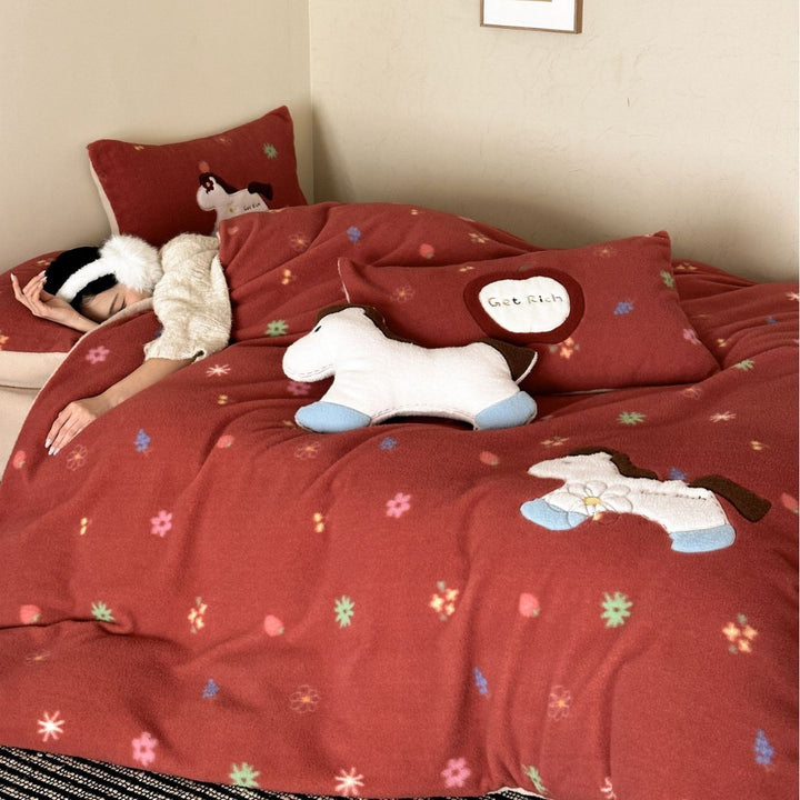 Microfiber fleece bedding set with appliqués and quilted back Stornfield