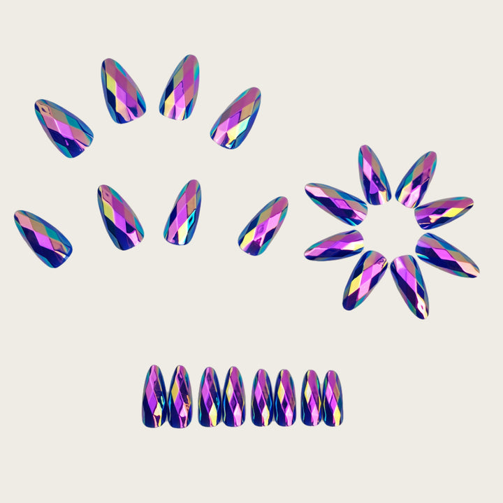 Glamorous artificial nails in 3D crystal look Stornfield