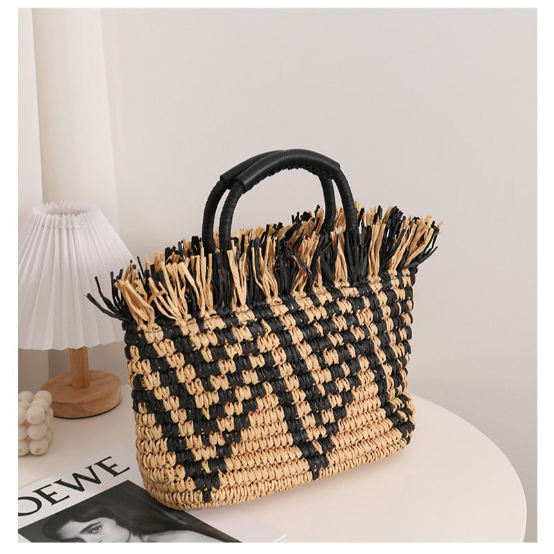 Stylish straw bag with eye-catching pattern Stornfield