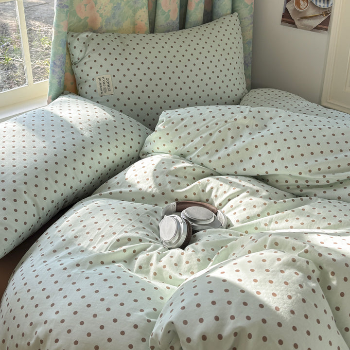 Dotted bedding set made of soft cotton satin with pillow and duvet cover