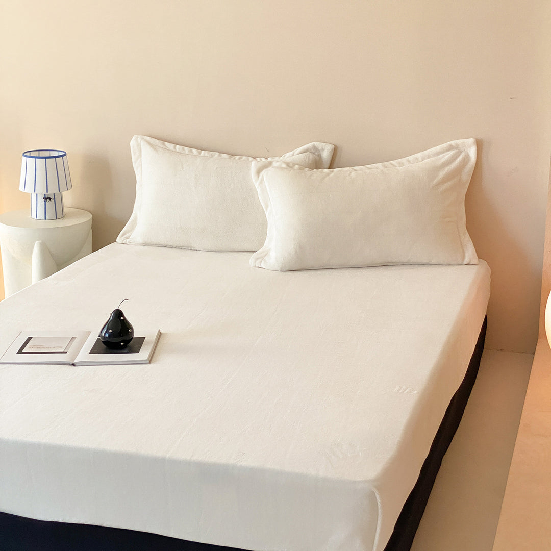 Velvet Fitted Sheet Set with Extra Deep All-Around Elastic and Velvety Surface
