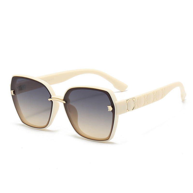 Ladies' sunglasses with a stylish, square frame and elegant details Stornfield
