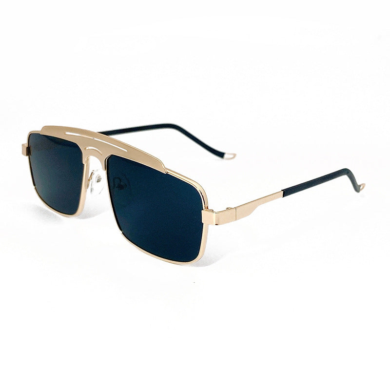 Fashionable Oversized Sunglasses with Elegant Design Stornfield