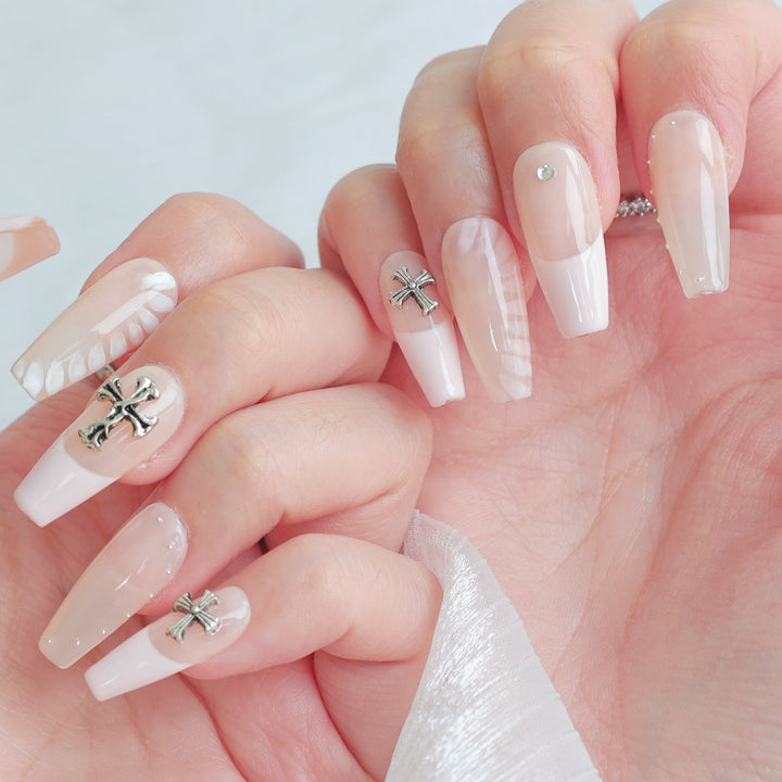 Elegant Press-On Nail Art Set with Decorative Accents