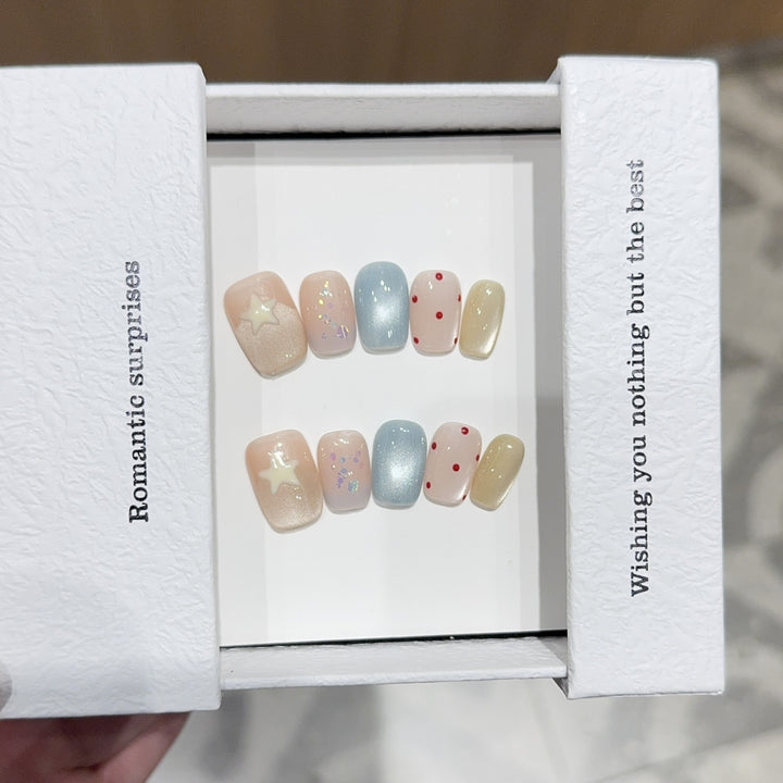 Artificial nails with romantic designs and sparkling accents Stornfield